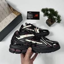 Модні чоловічі кросівки New Balance 1906A Dragon Berry 2025 чорно-рожеві стильні легкі повсякденні кроси New Balance B00939L фото