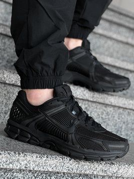 Жіночі кроси Nike Air Zoom Vomero 5 Black чорні стильні модні трендові повсякденні демісезонні кросівки Nike 2964721132 фото