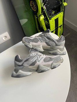 Жіночі кроси від New Balance поєднують сучасний дизайн, амортизацію та універсальне сіро-бежеве забарвлення B00495L фото
