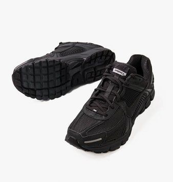 Жіночі кроси Vomero 5 від Nike у чорному дизайні з амортизацією Air Zoom для активного носіння B00120L фото